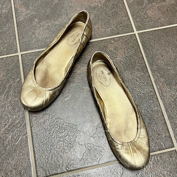 Prada Round Toe Metallic Gold Slip On Ballet Flats EU 39 - Picture 3 of 12